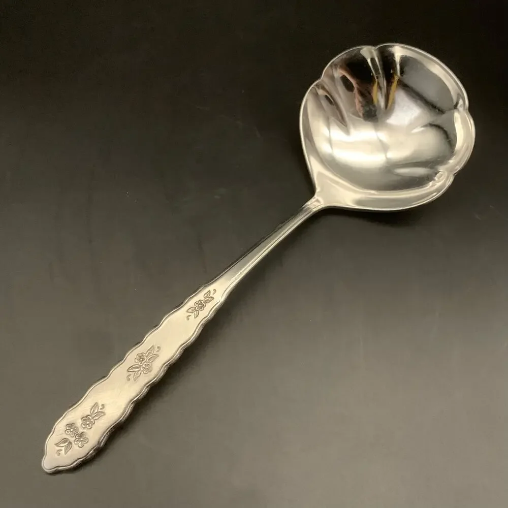 Vintage Oneida Gravy Ladle Spoon HH Distinction Deluxe Stainless Floral Bouquet